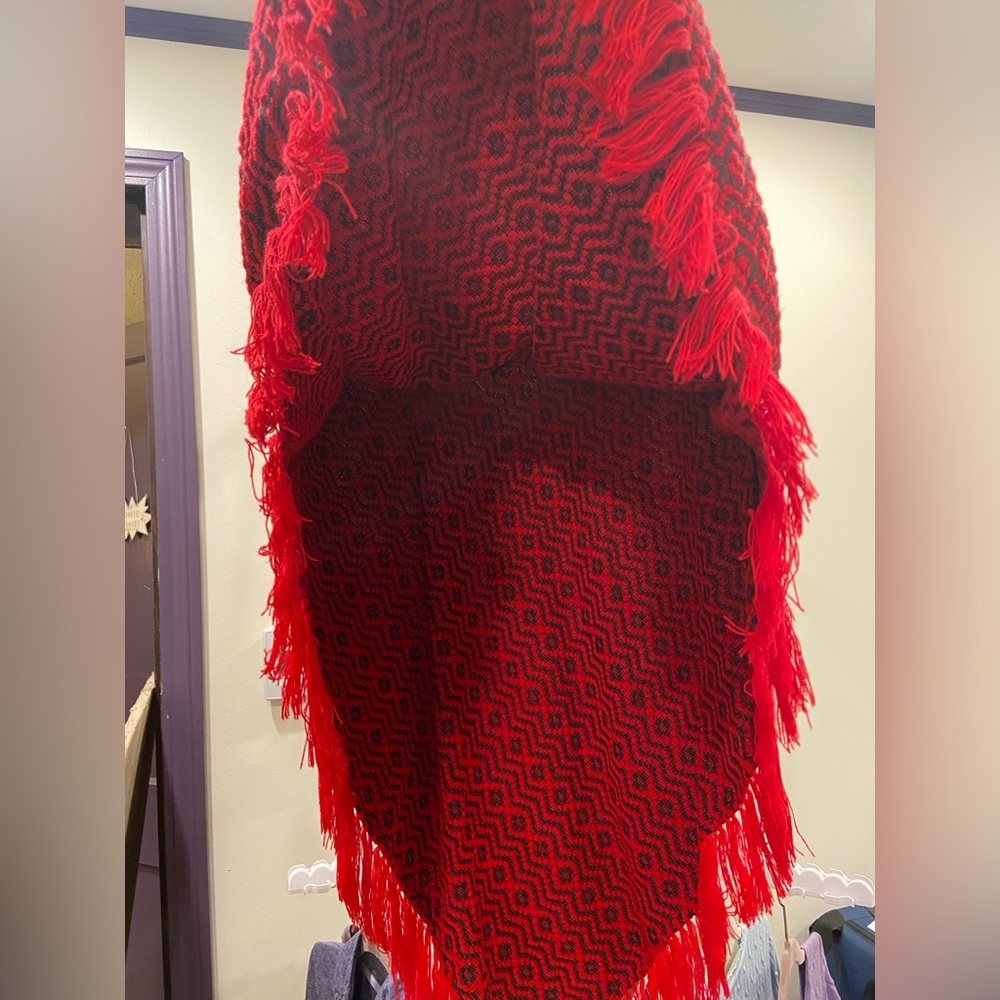Shawl with attached scarf - Picture 8 of 9